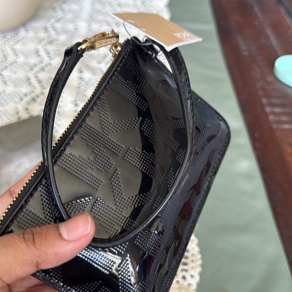 Micheal kors Elegant Black Patent Leather Wristlet - Picture 8 of 10